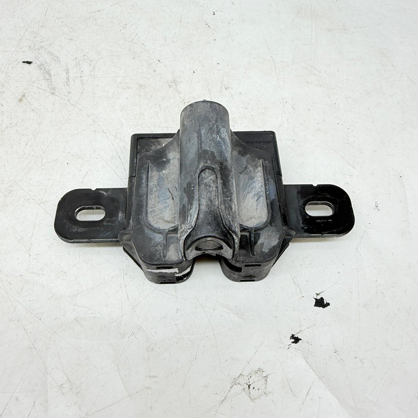 Volvo S60 V60 Kaput Kilidi 31218878 2011-2018 En Uygun Oto Parça