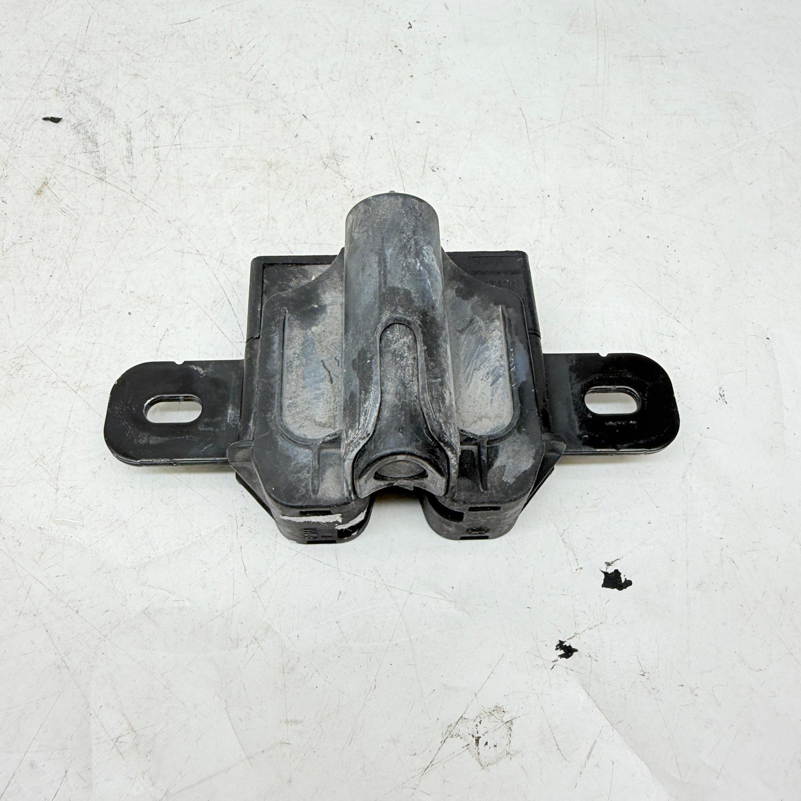 Volvo S60 V60 Kaput Kilidi 31218878 2011-2018 En Uygun Oto Parça