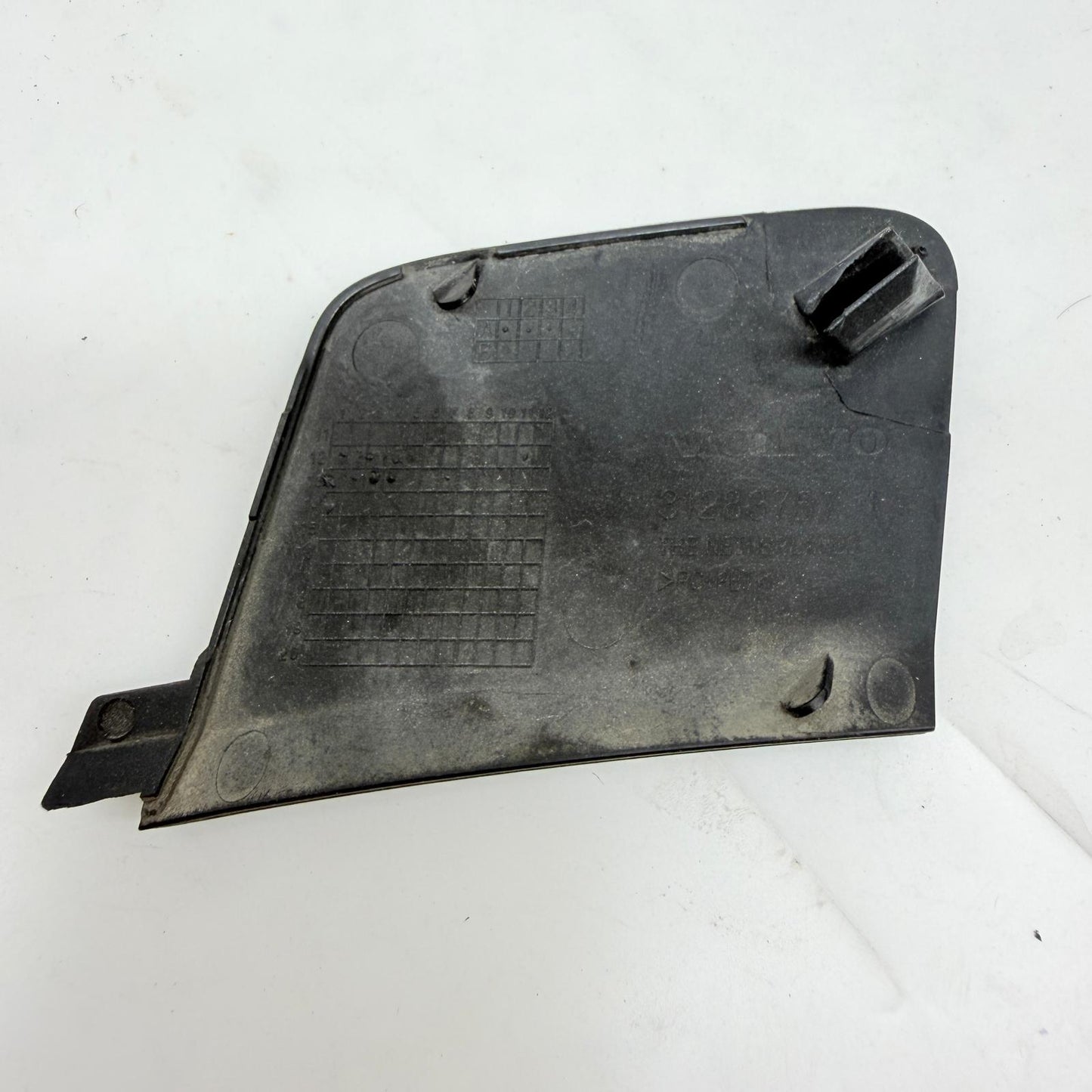 Volvo V40 Arka Tampon Çeki Demir Kapağı 31283757