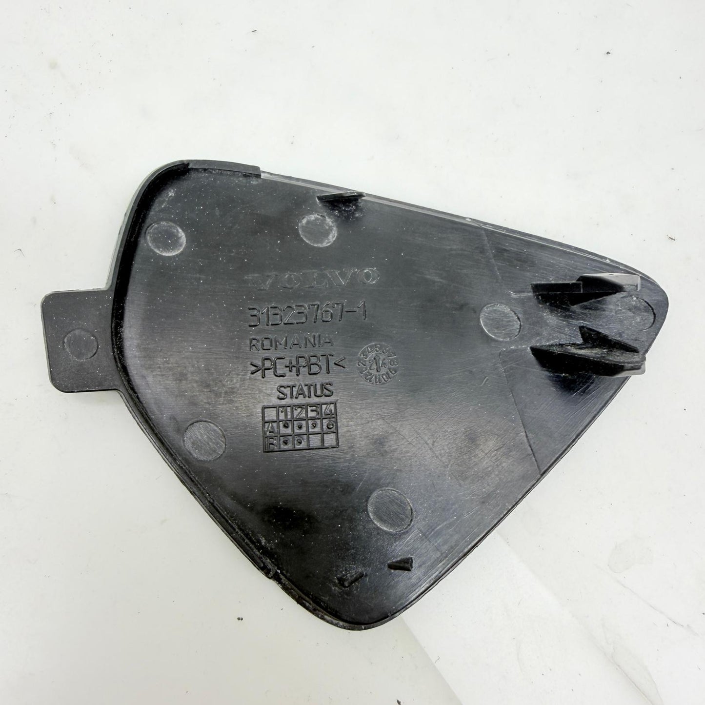 Volvo XC60 Ön Tampon Çeki Demir Kapağı 31323767