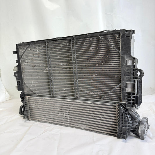 Volvo XC60 2.0 T8 Hybrid Radyatör Seti 31368232 15-25 En Uygun Oto Parça