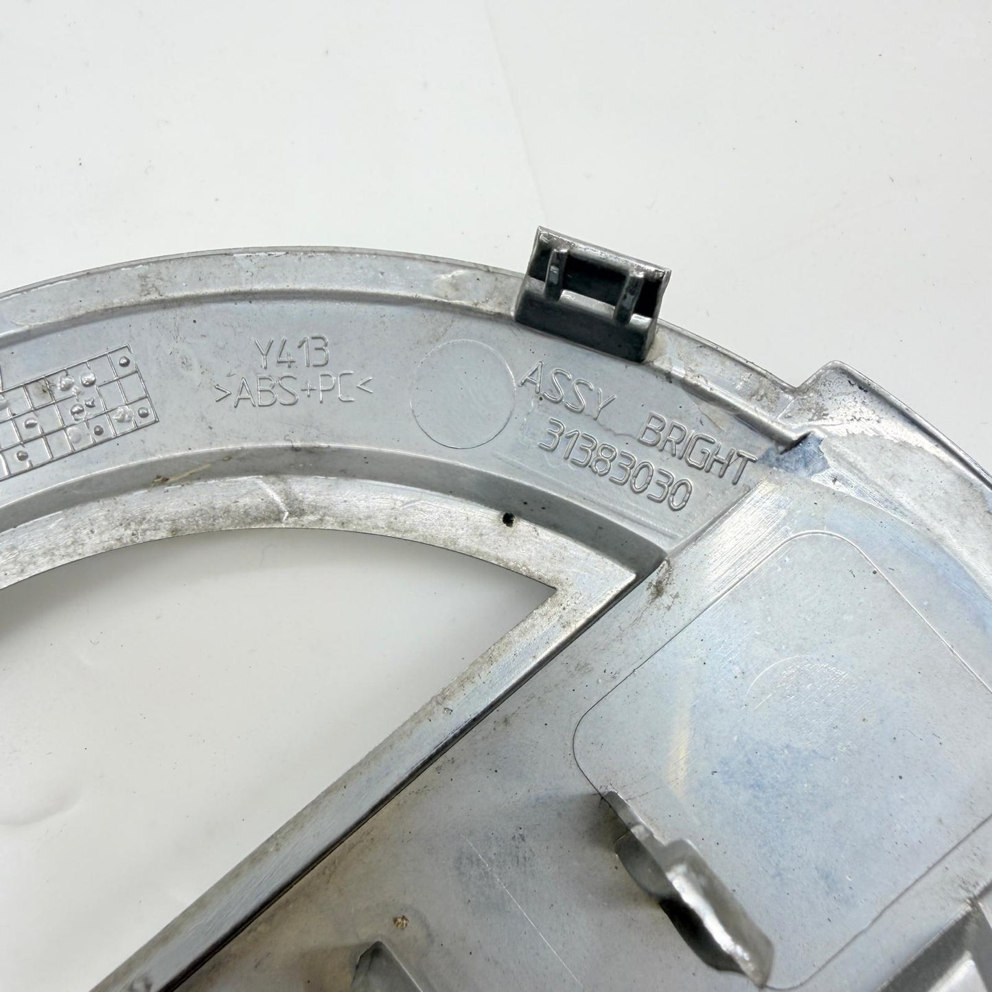 Volvo S60 V60 Ön Panjur Amblemi 31383030 En Uygun Oto Parça