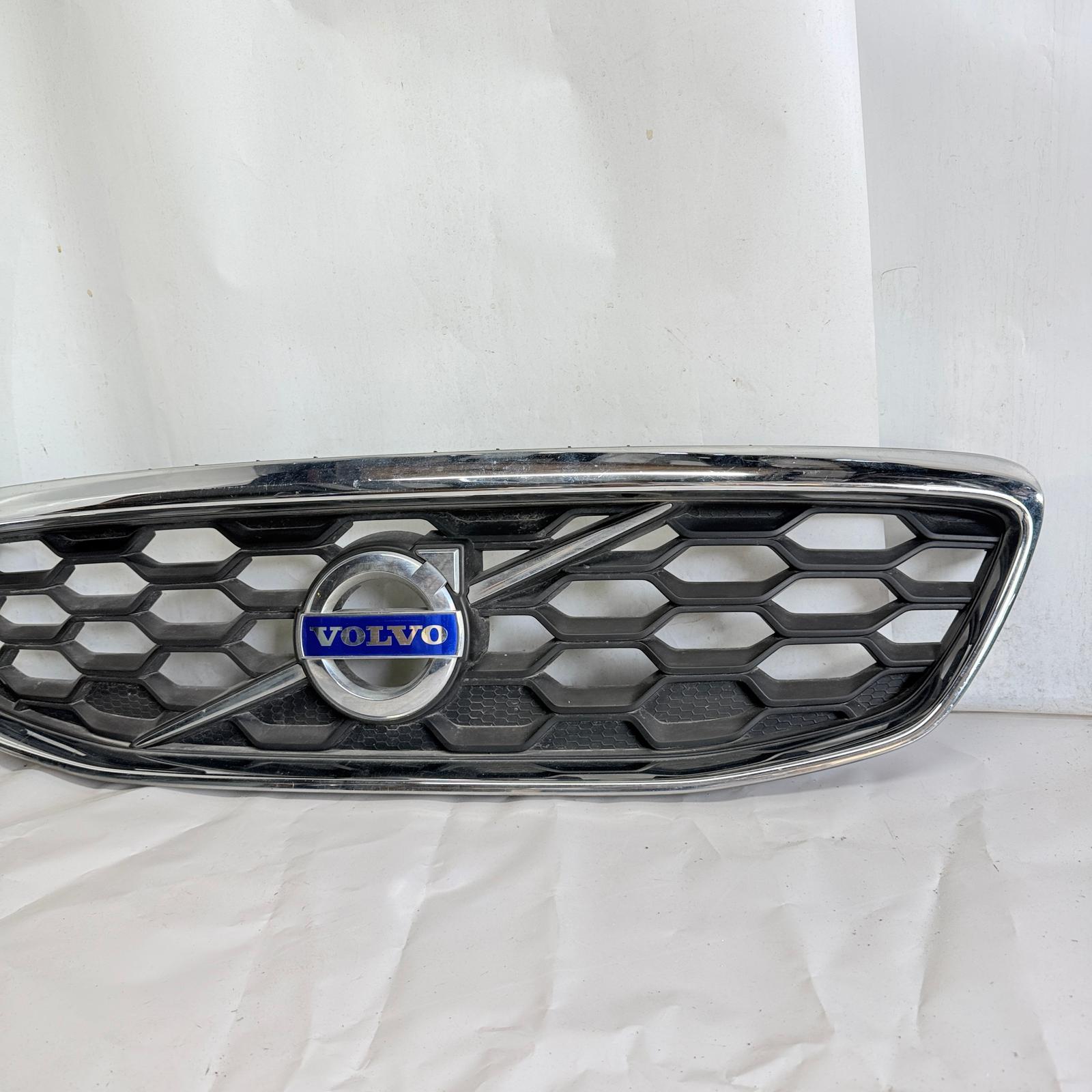Volvo V40 Cross Country Ön Panjur 31383936 13-20 En Uygun Oto Parça