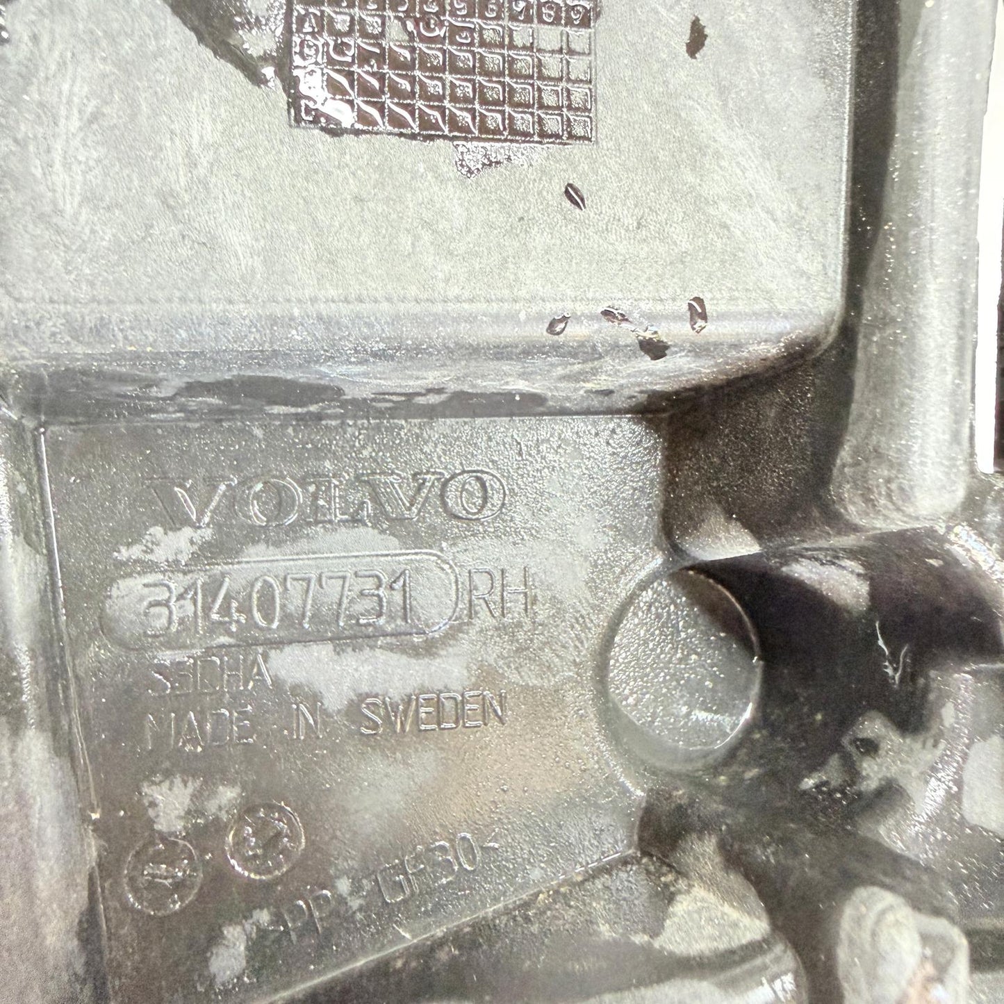 Volvo XC90 Arka Tampon Çamurluk Ağız Braketi Sağ 31407731