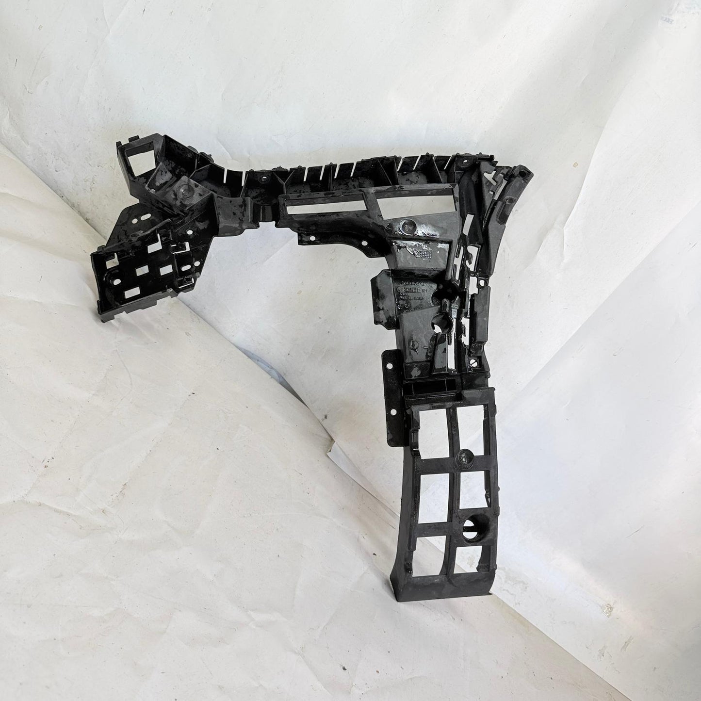 Volvo XC90 Arka Tampon Çamurluk Ağız Braketi Sağ 31407731