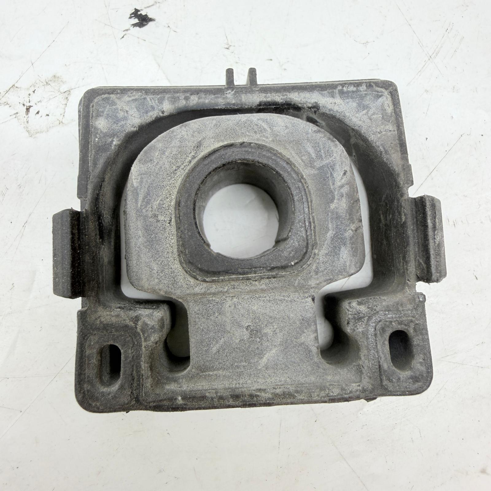 Volvo XC90 Radyatör Üst Tutucu Braket 31439871 Orijinal Sıfır En Uygun Oto Parça
