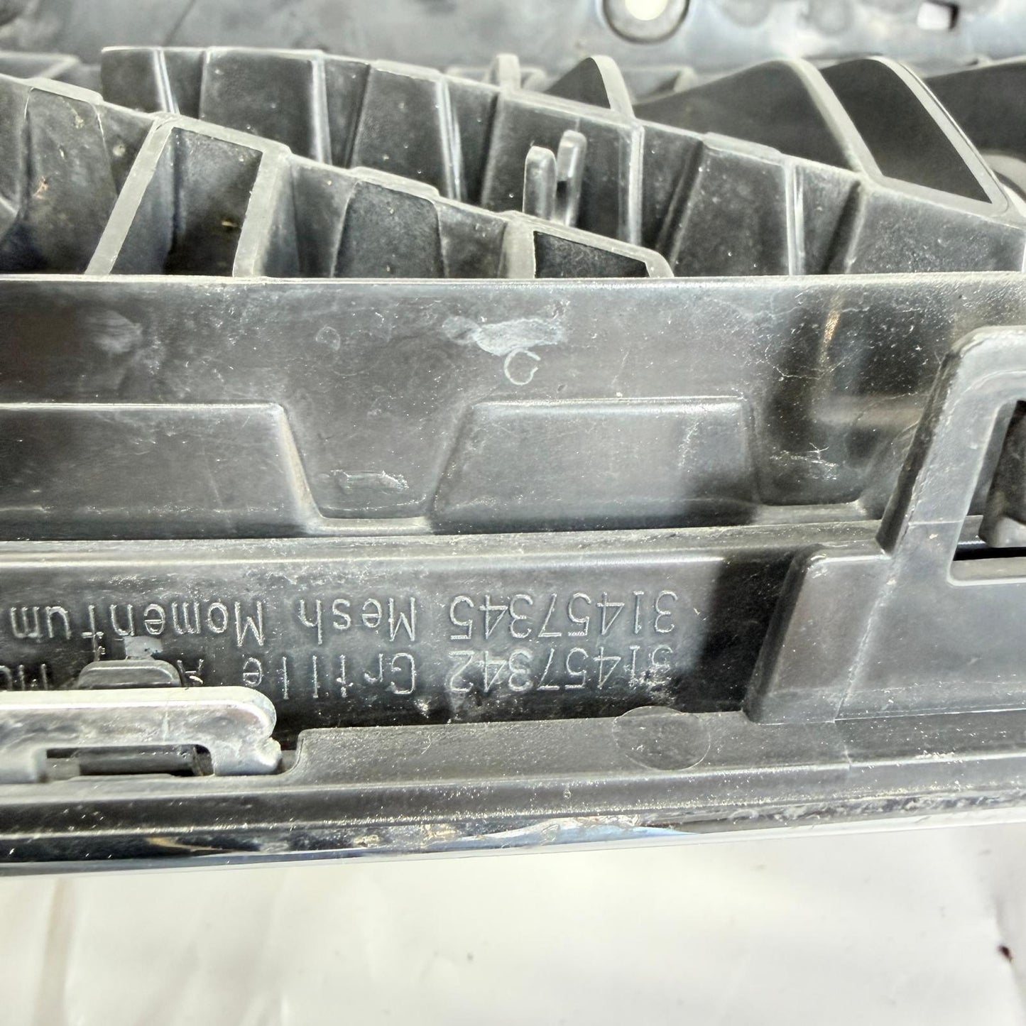 Volvo XC40 Ön Panjur 31457345 15-20 En Uygun Oto Parça