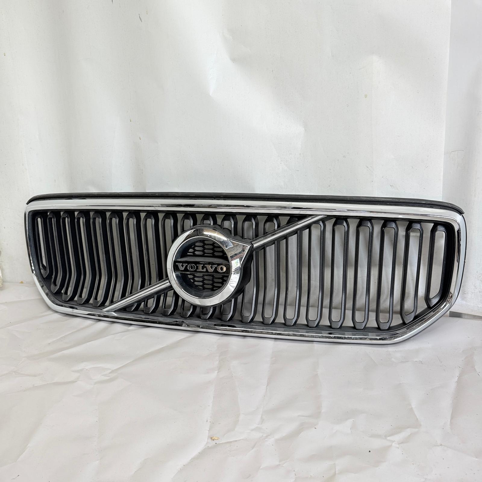 Volvo XC40 Ön Panjur 31457345 15-20 En Uygun Oto Parça