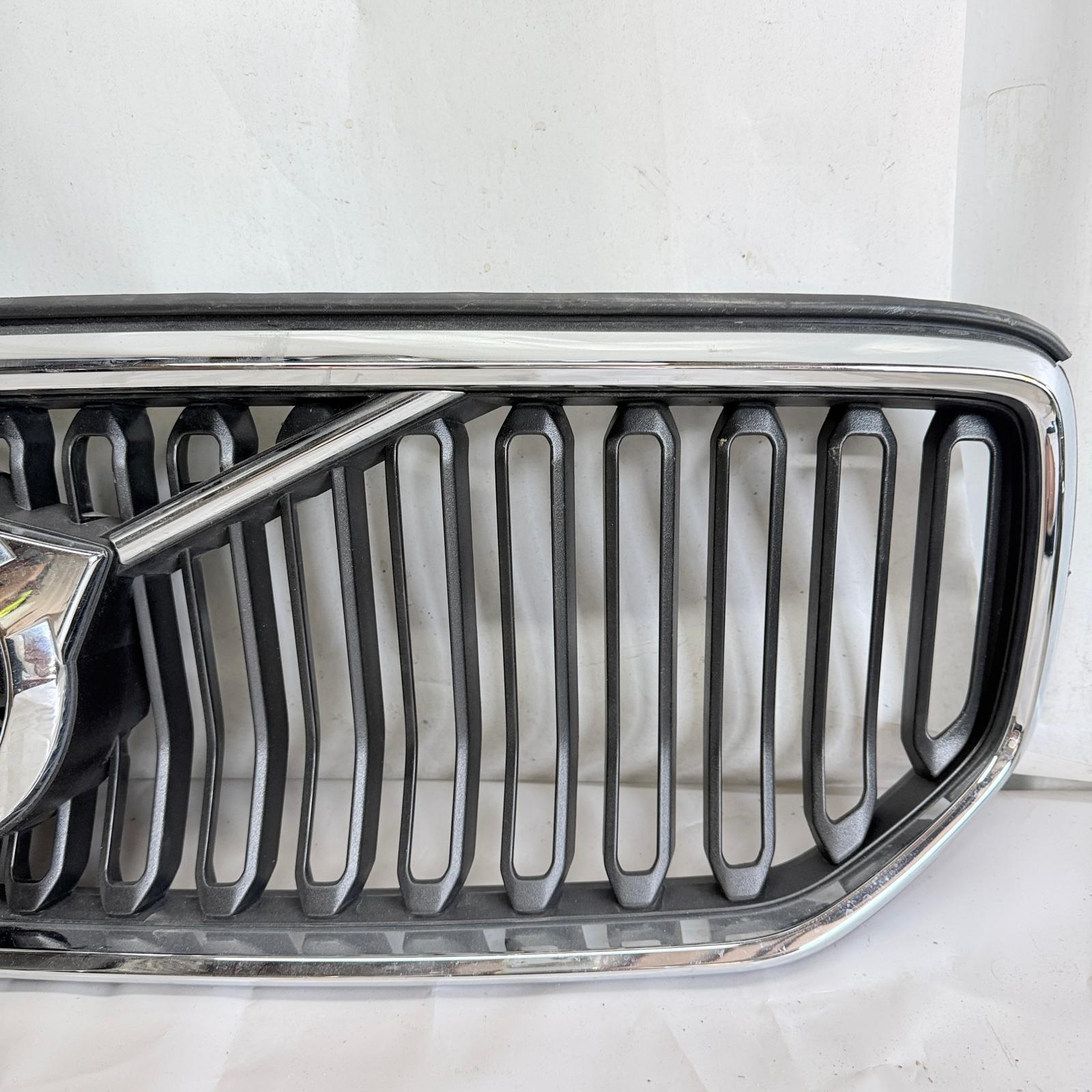Volvo XC40 Ön Panjur 31457345 15-20 En Uygun Oto Parça