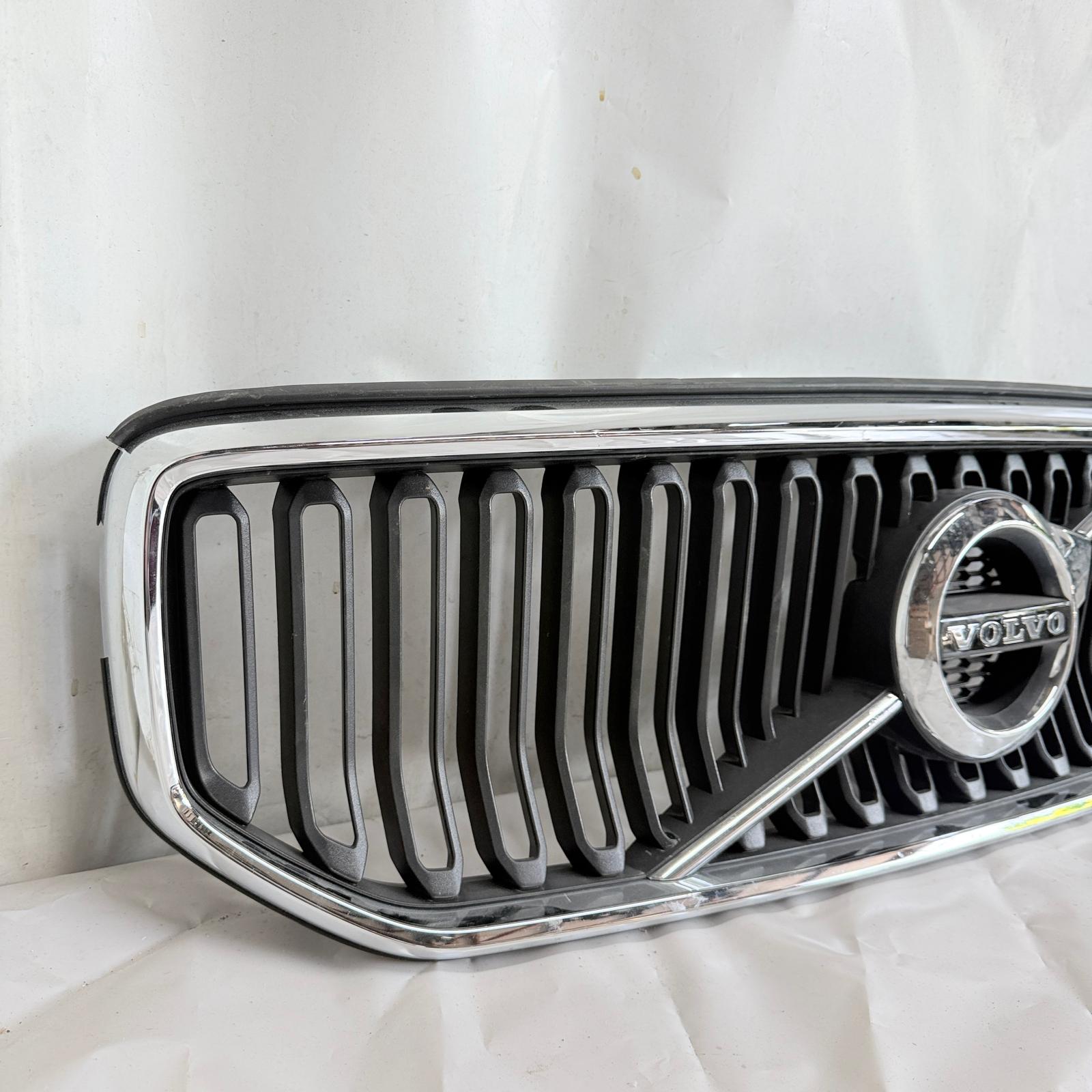 Volvo XC40 Ön Panjur 31457345 15-20 En Uygun Oto Parça
