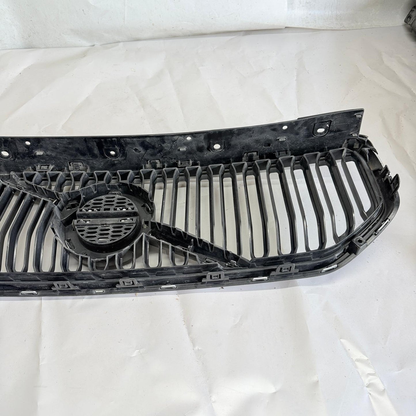 Volvo XC40 Ön Panjur 31457345 15-20 En Uygun Oto Parça