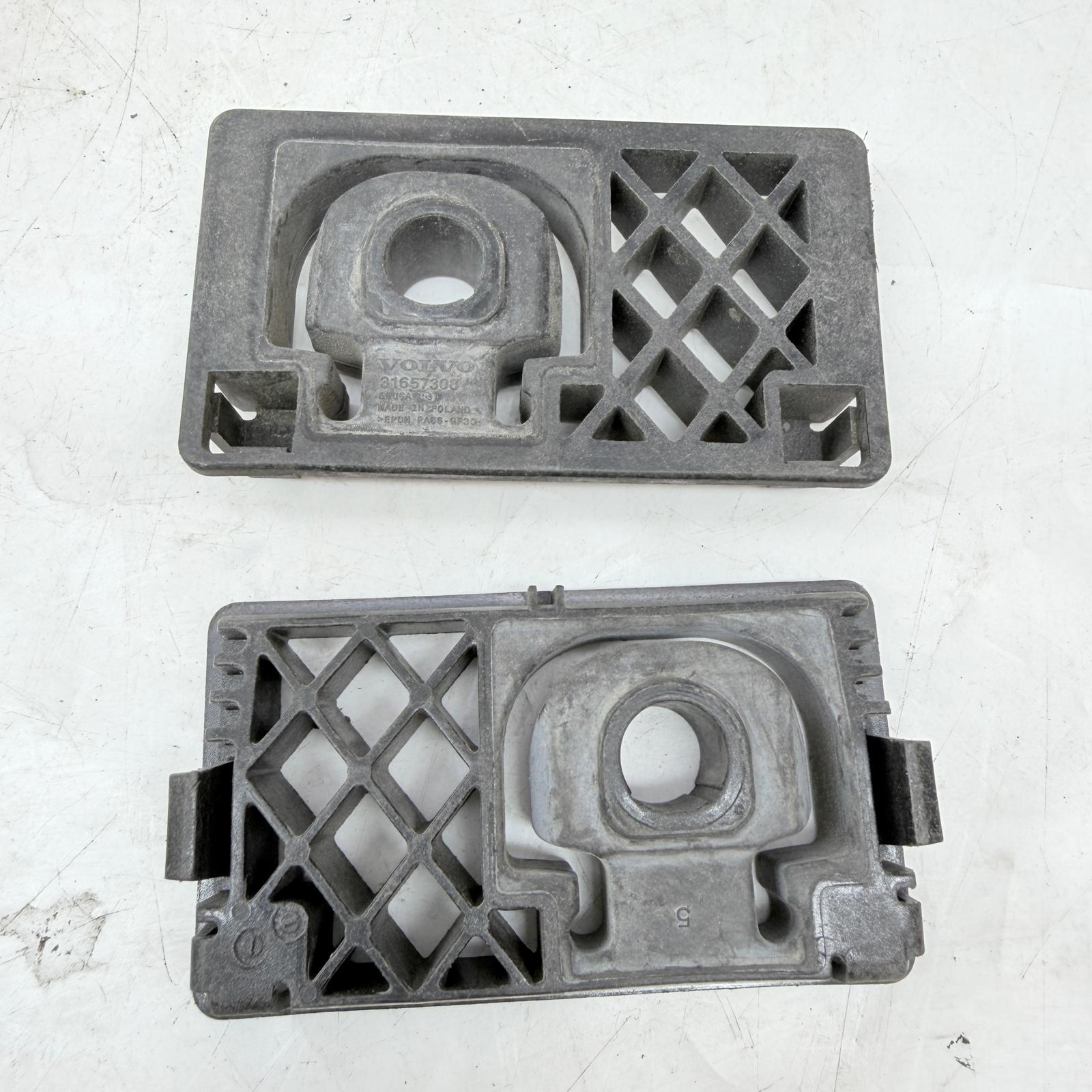 Volvo S60 V60 S90 V90 XC60 XC90 XC40 Radyatör Braketi 31657308 En Uygun Oto Parça