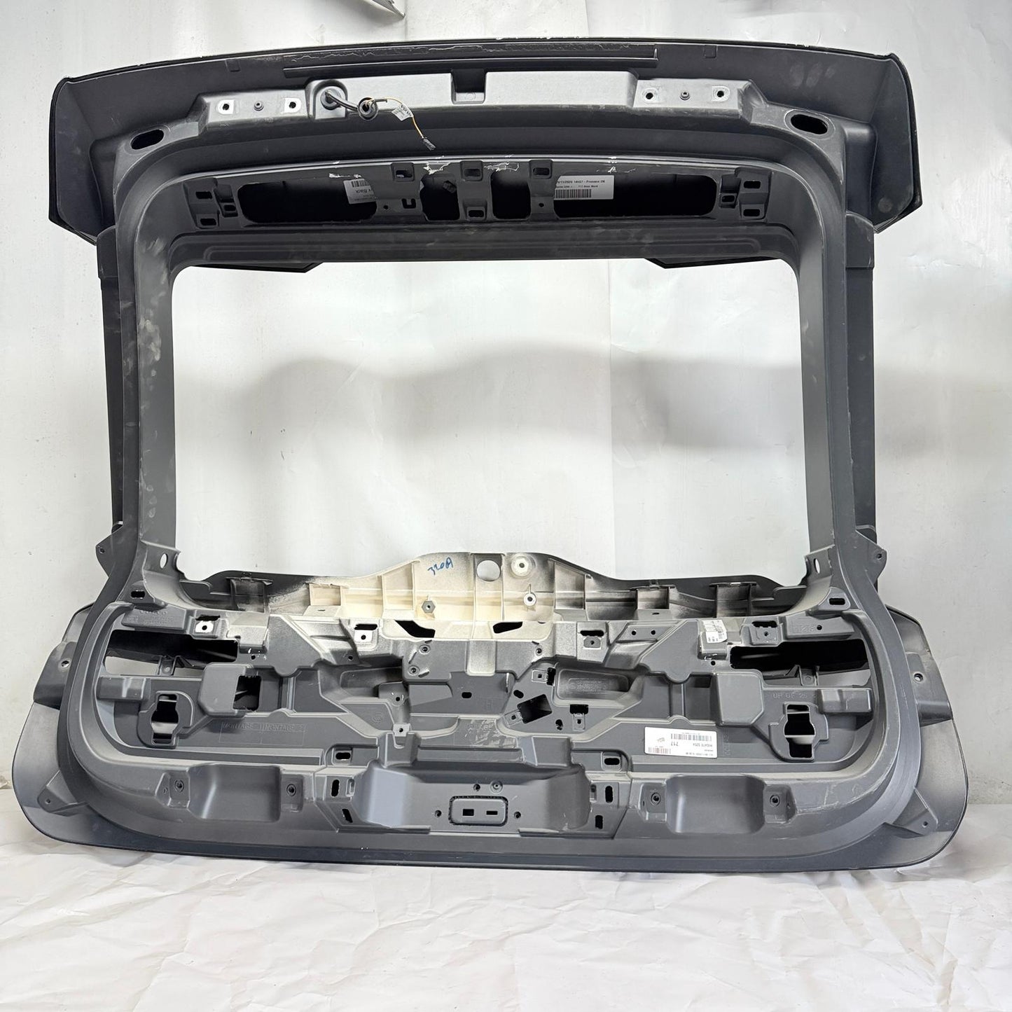 Volvo V90 Bagaj Kapağı 31690804 15-26 En Uygun Oto Parça