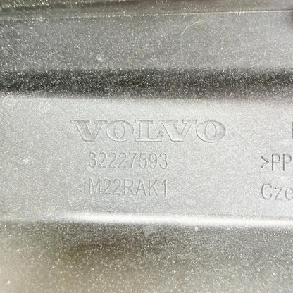 Volvo XC40 Ön Panel Maskesi Hava Kılavuzu 32227593