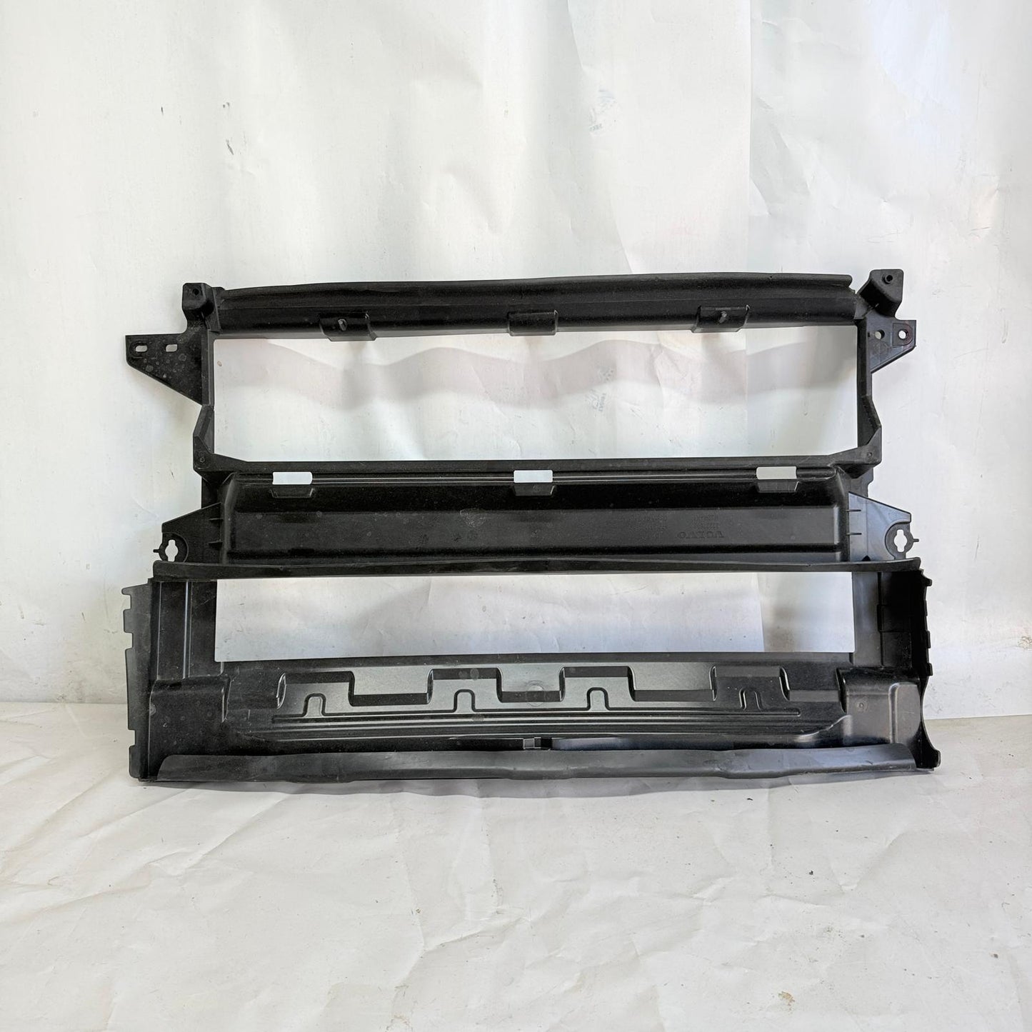 Volvo XC40 Ön Panel Maskesi Hava Kılavuzu 32227593