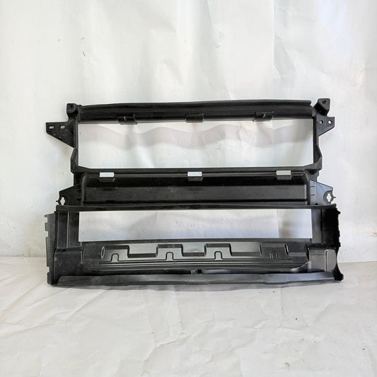 Volvo XC40 Ön Panel Maskesi Hava Kılavuzu 32227593