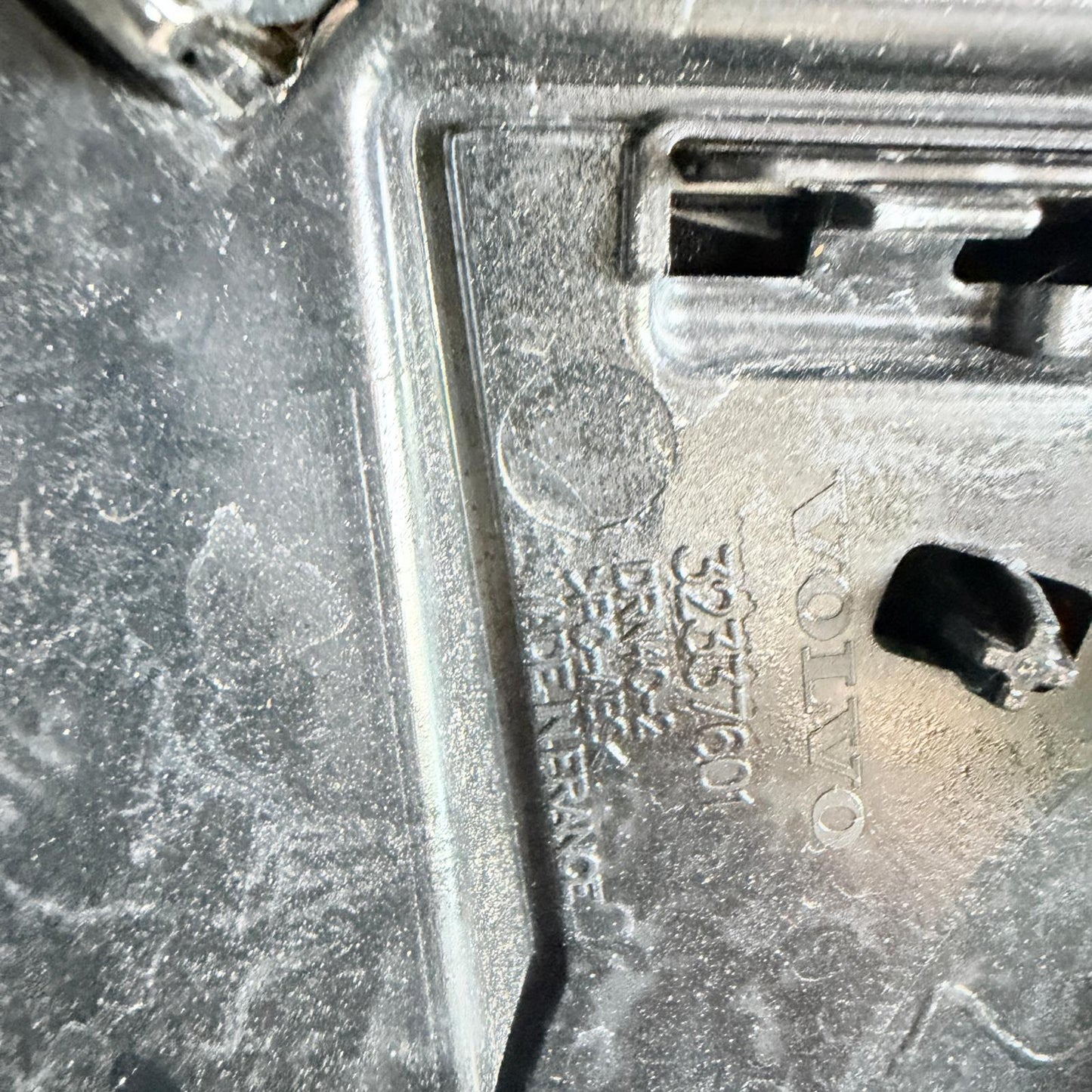 Volvo C40 EX40 Ön Panjur 32337601 20-25 En Uygun Oto Parça