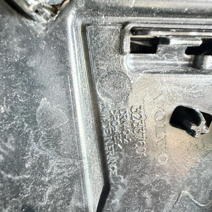 Volvo C40 EX40 Ön Panjur 32337601 20-25 En Uygun Oto Parça