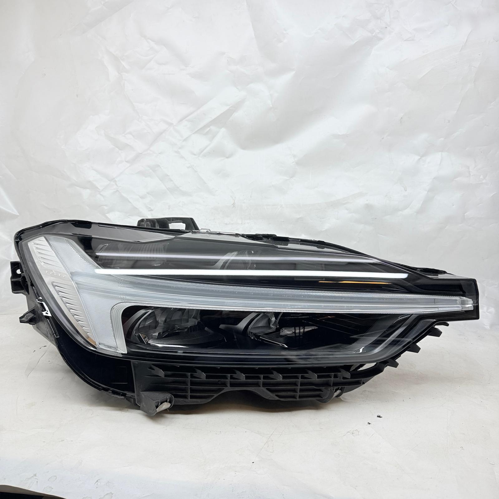 Volvo XC60 Sağ Far 32342507 En Uygun Oto Parça