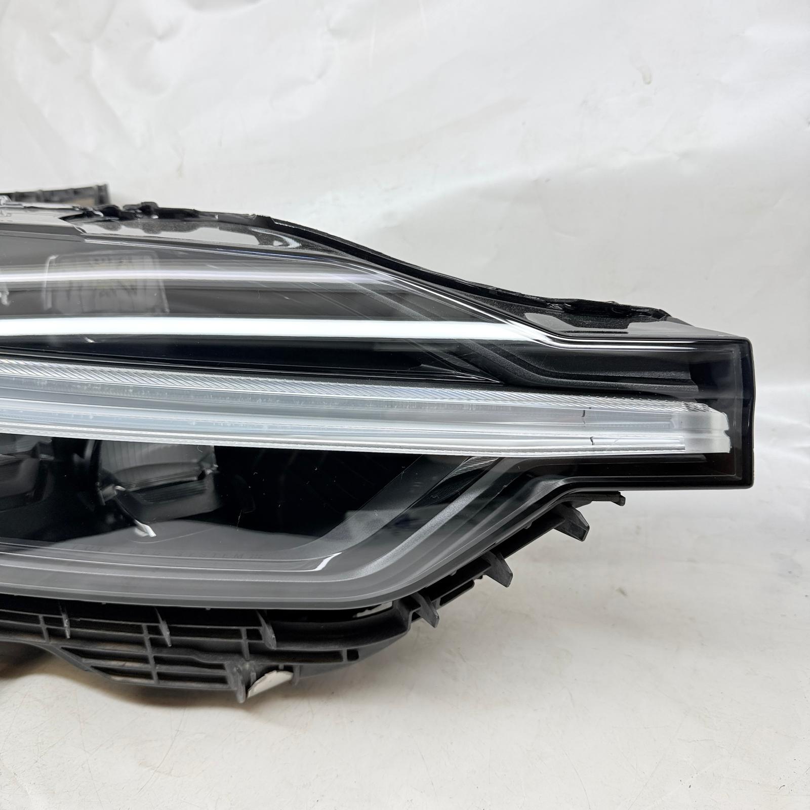 Volvo XC60 Sağ Far 32342507 En Uygun Oto Parça