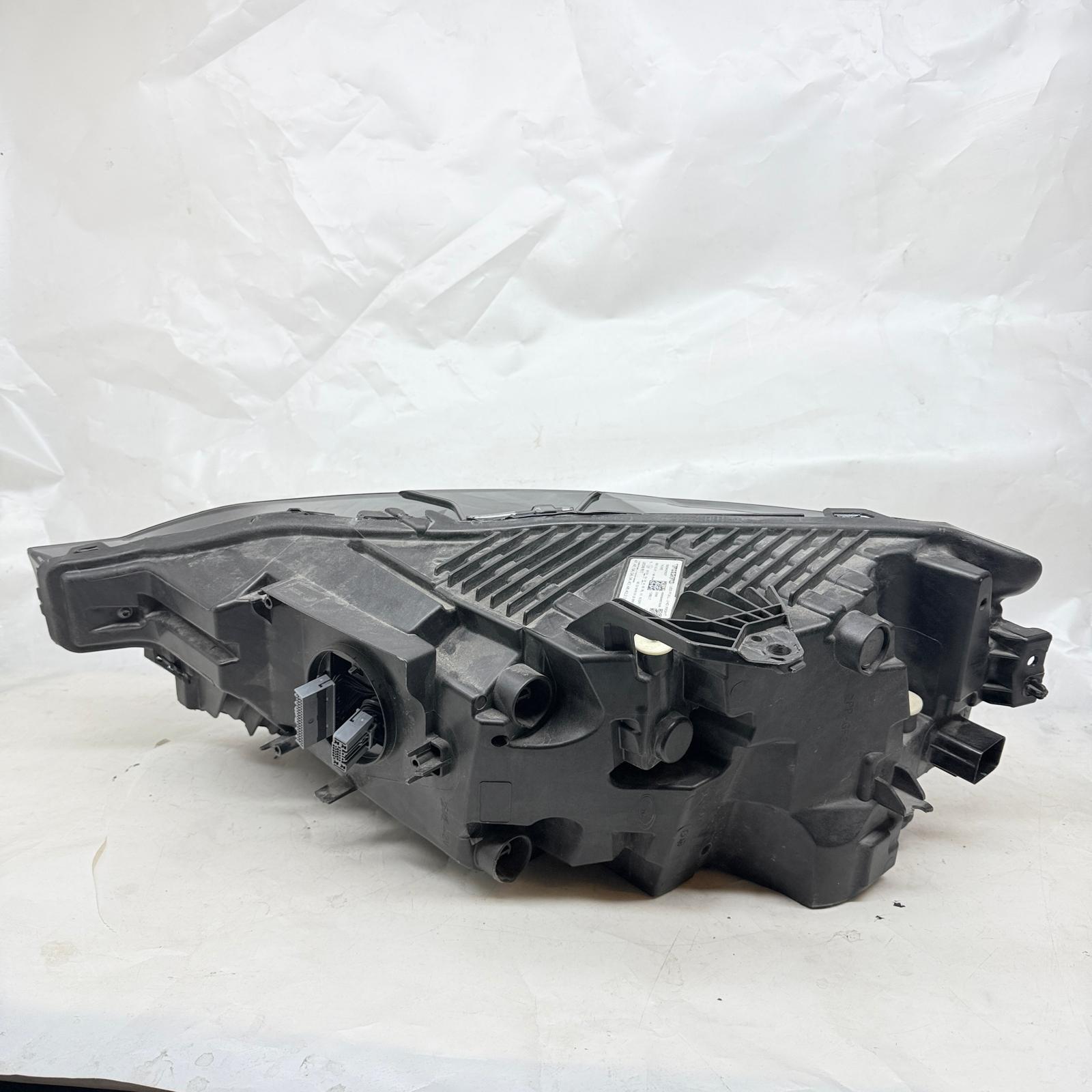 Volvo XC60 Sağ Far 32342507 En Uygun Oto Parça