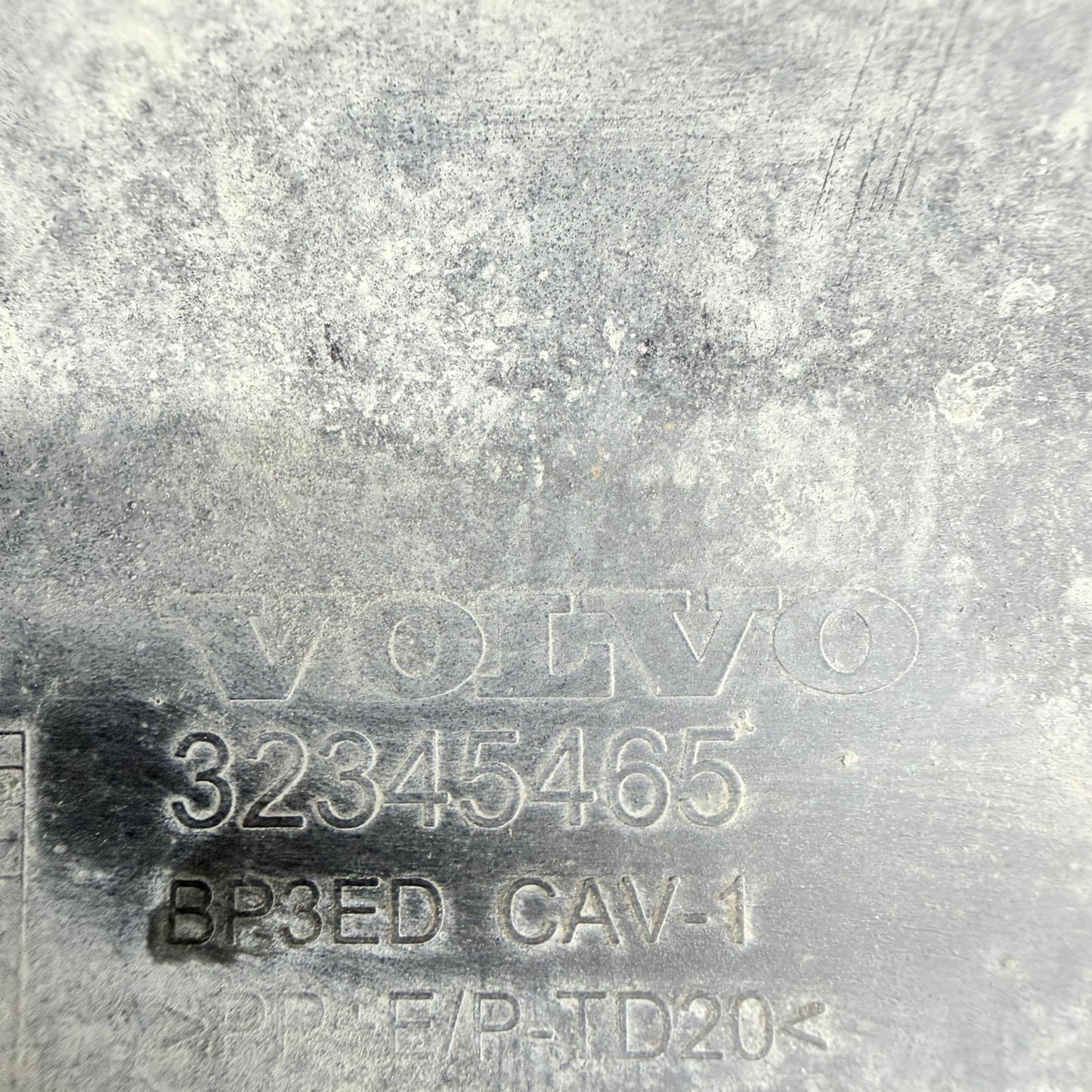Volvo XC90 Arka Tampon Alt Difüzör 32345465 20-25 En Uygun Oto Parça