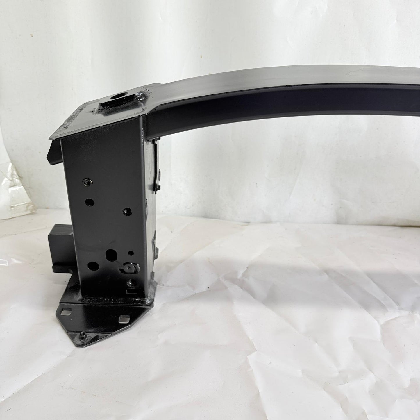 Volvo XC40 Ön Tampon Demiri 32427178 21-26 En Uygun Oto Parça