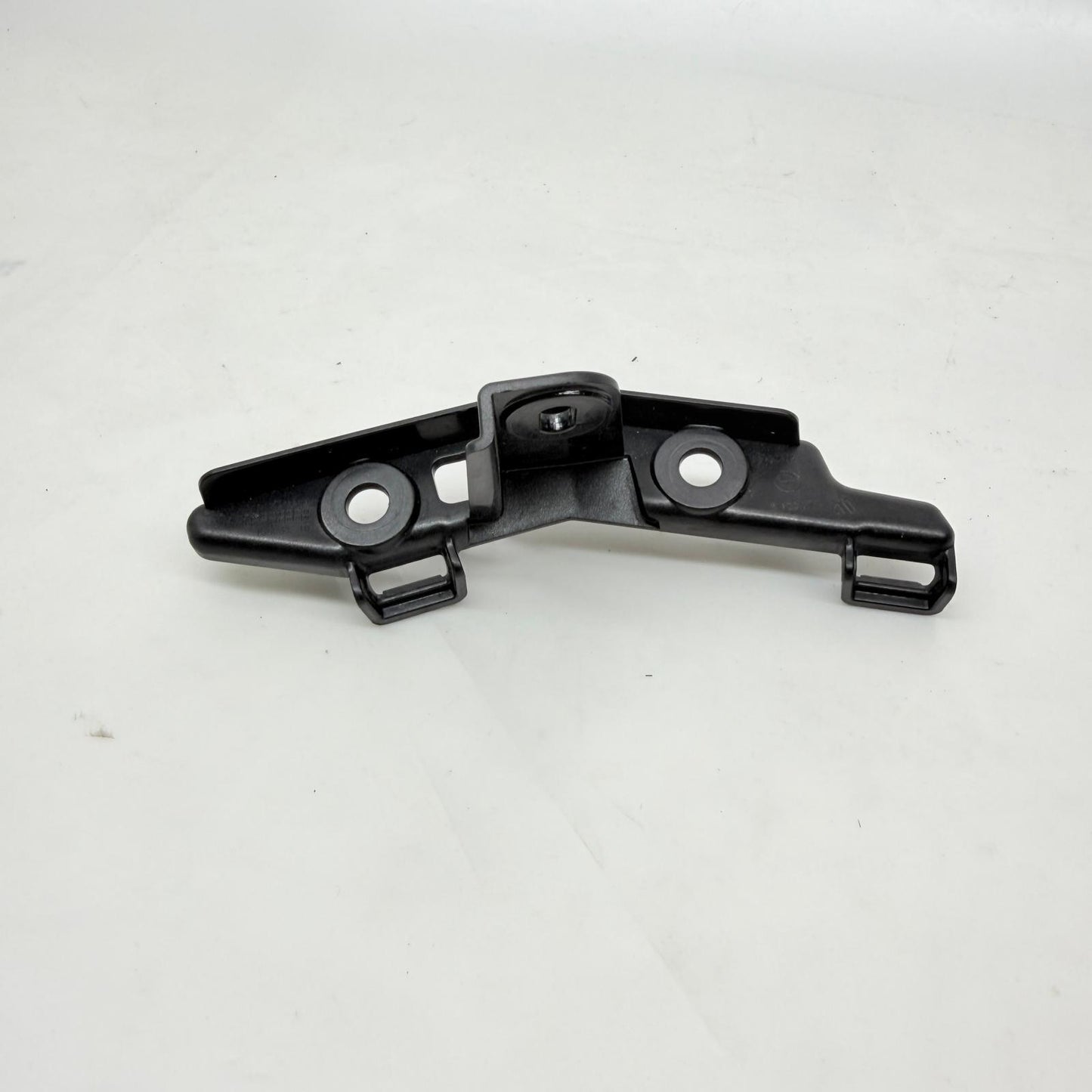 BMW X2 U10 Çamurluk Ağız Braketi Sol 51115A32AD3