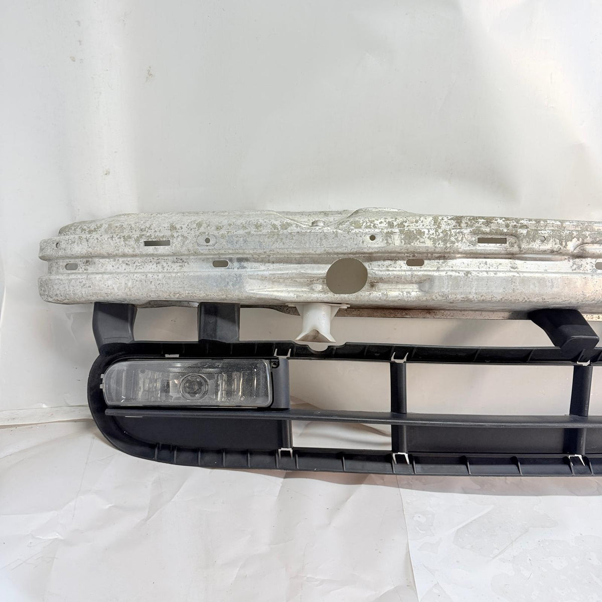 BMW 3 Serisi E46 Ön Tampon Demiri 51118195287 En Uygun Oto Parça