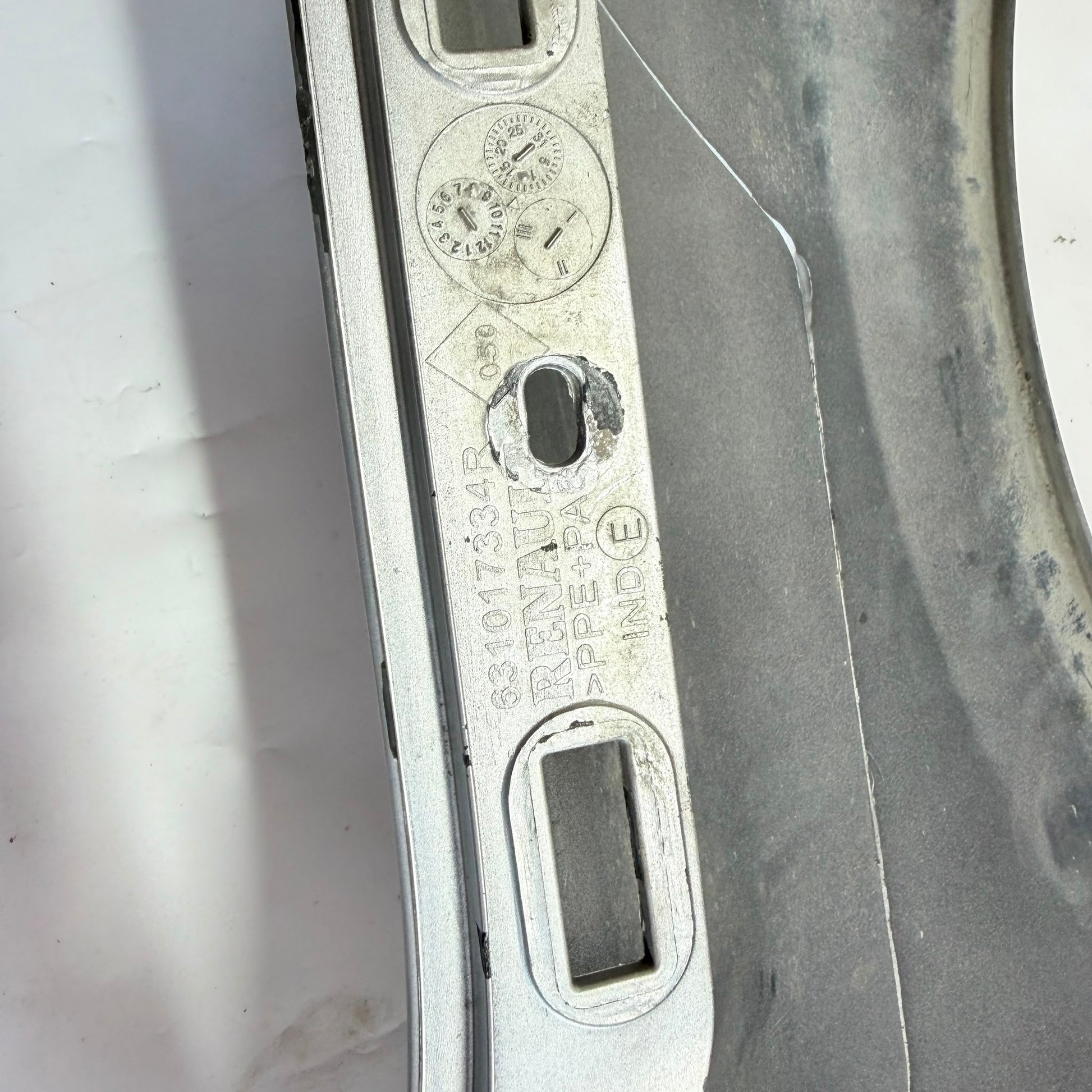 Renault Clio 4 Sol On Camurluk 631017334R En Uygun Oto Parca