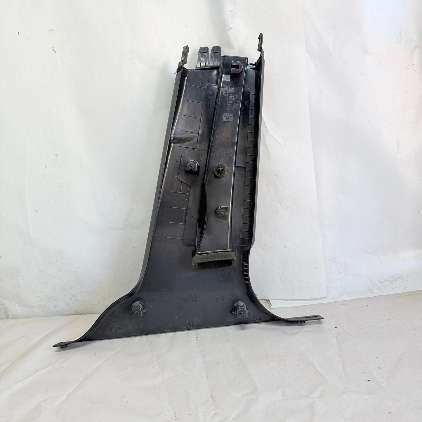 Volvo XC60 İç Direk Kaplama Braketi Alt Sol 6841930
