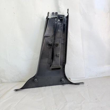 Volvo XC60 İç Direk Kaplama Braketi Alt Sol 6841930