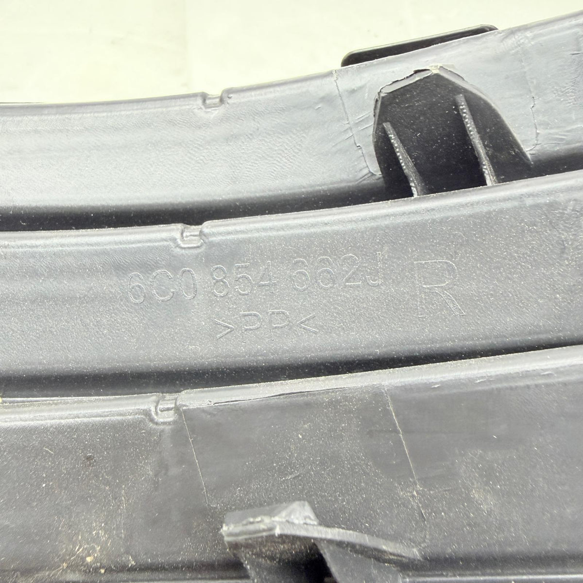Volkswagen Polo Sağ Sis Çerçevesi 15-18 6C0854662J