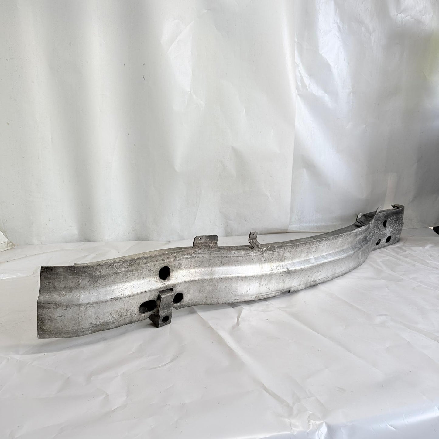 BMW 5 Serisi E60 E65 Arka Tampon Demiri 70150002 En Uygun Oto Parça