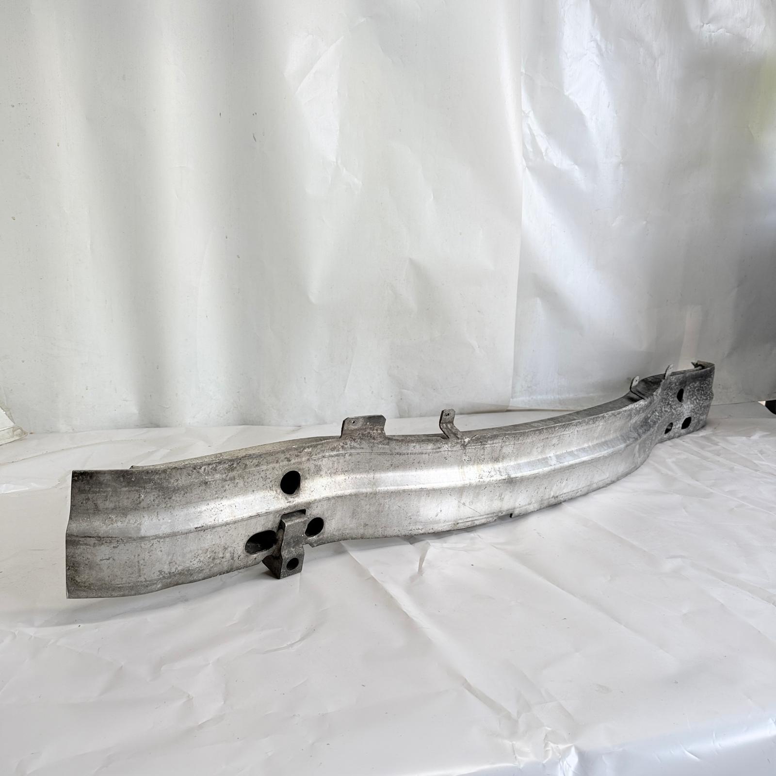 BMW 5 Serisi E60 E65 Arka Tampon Demiri 70150002 En Uygun Oto Parça