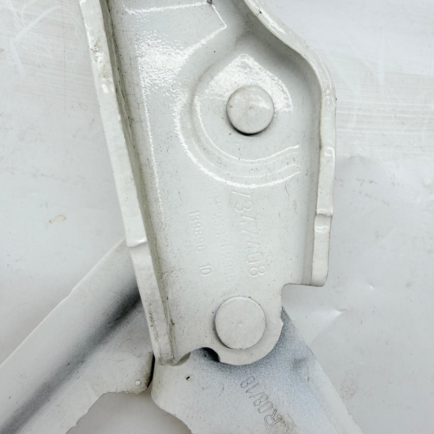 BMW 5 Serisi G30 Kaput Menteşesi Sağ 7347408