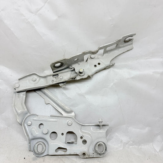 BMW 5 Serisi G30 Kaput Menteşesi Sağ 7347408
