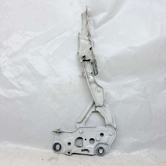 BMW 5 Serisi G30 Kaput Menteşesi Sağ 7347408