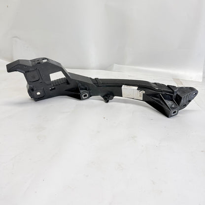 Audi Q2 Sağ Far Alt Braketi 81A805608 En Uygun Oto Parça