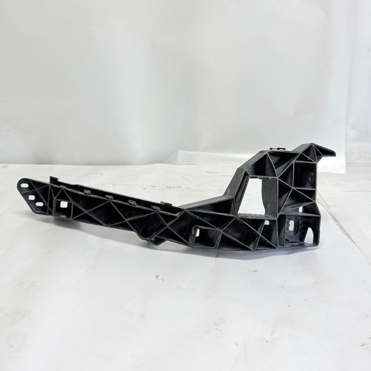 Audi Q2 Sağ Far Alt Braketi 81A805608