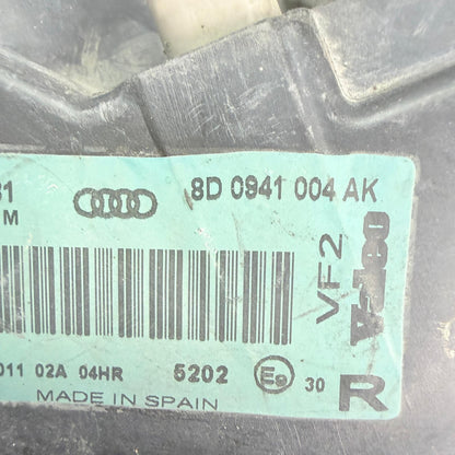 Audi A4 B5 Sağ Far 8D0941004