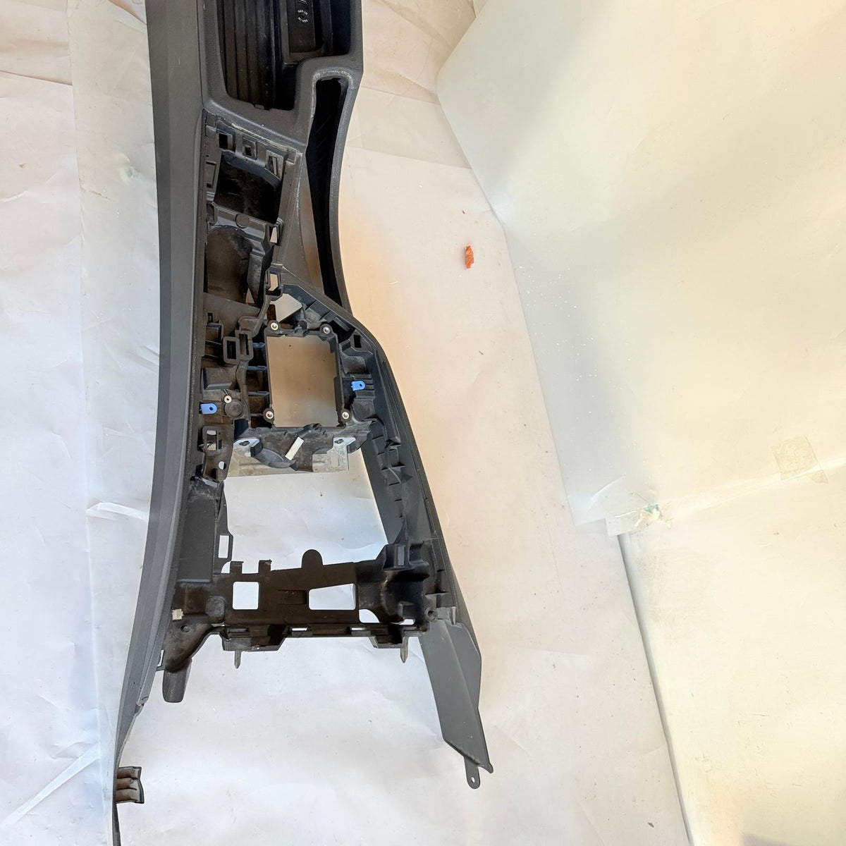 BMW 3 Serisi F30 Orta Konsol Kol Dayama 9235473-20 En Uygun Oto Parça