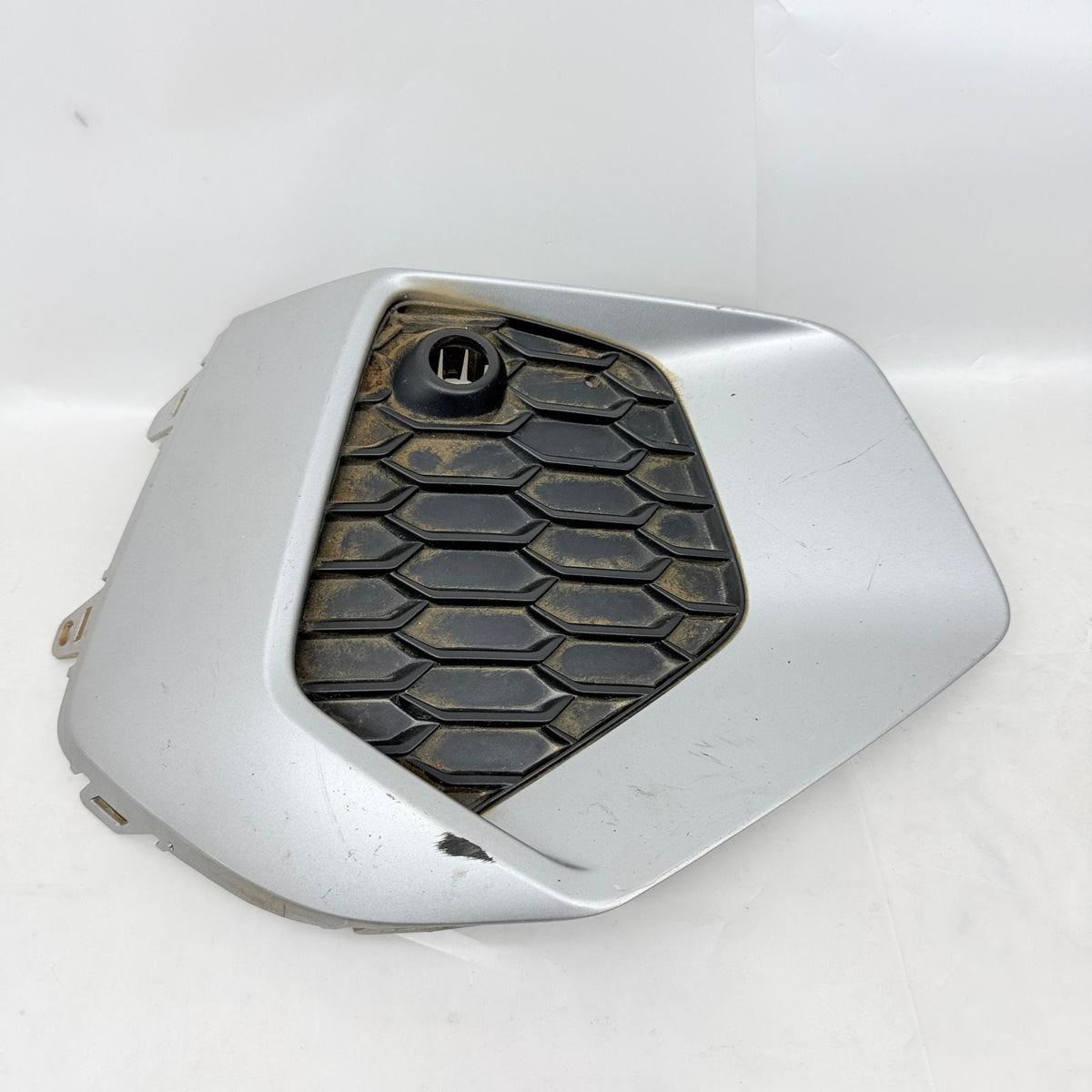 Audi A3 Sağ Sis Far Kapağı 8Y0807954 En Uygun Oto Parça