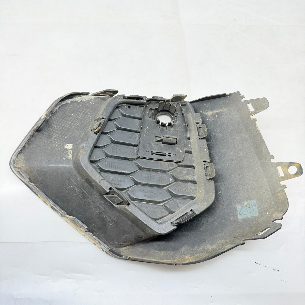 Audi A3 Sağ Sis Far Kapağı 8Y0807954 En Uygun Oto Parça