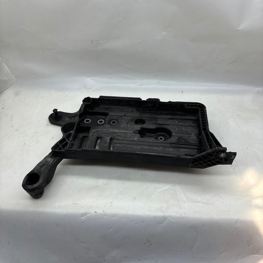 Audi A3 Akü Alt Sehpası Akü Ayağı 5Q09153315 - En Uygun Oto Parça