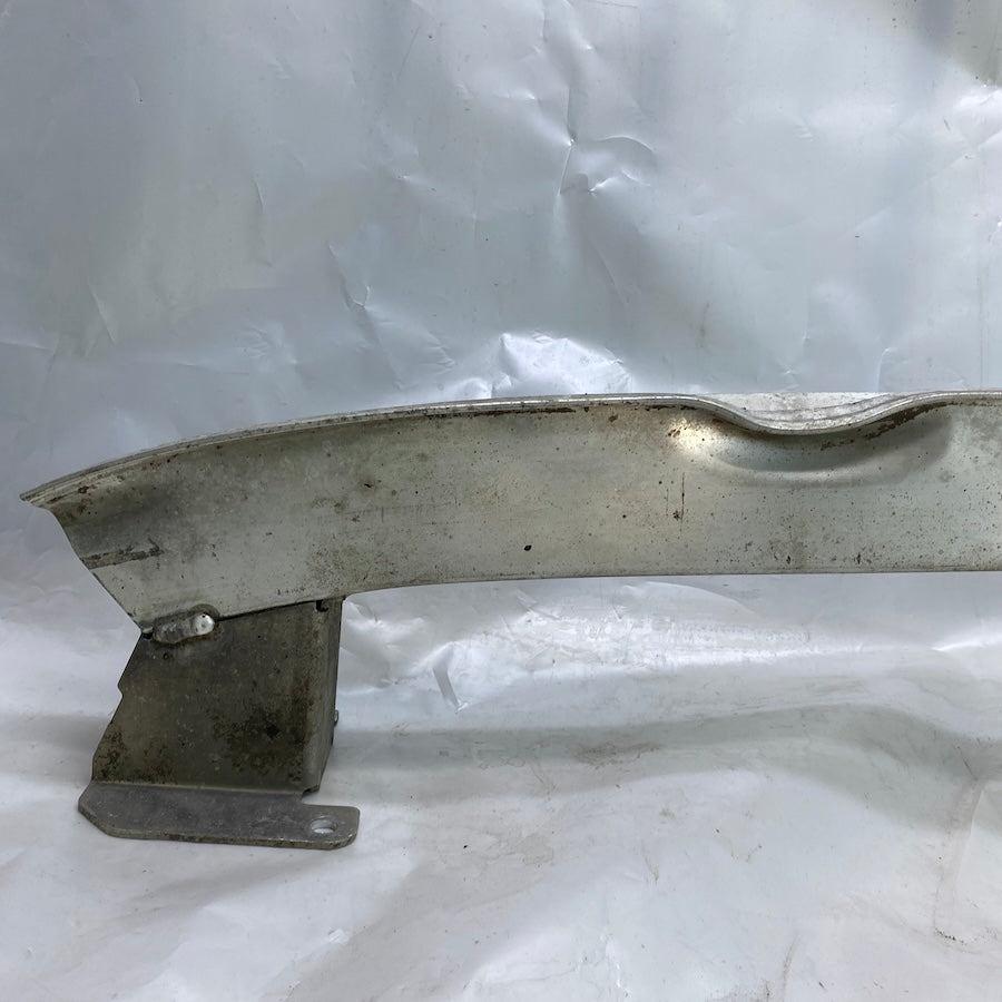 Audi A3 arka tampon iç demiri – 8P4807309B OEM kodlu çıkma metal parça.
