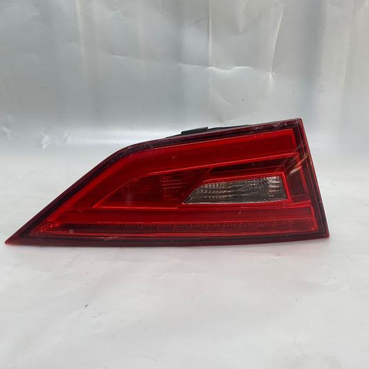 Audi A3 Sedan Sol İç Stop Lambası 8V5945093 - En Uygun Oto Parça