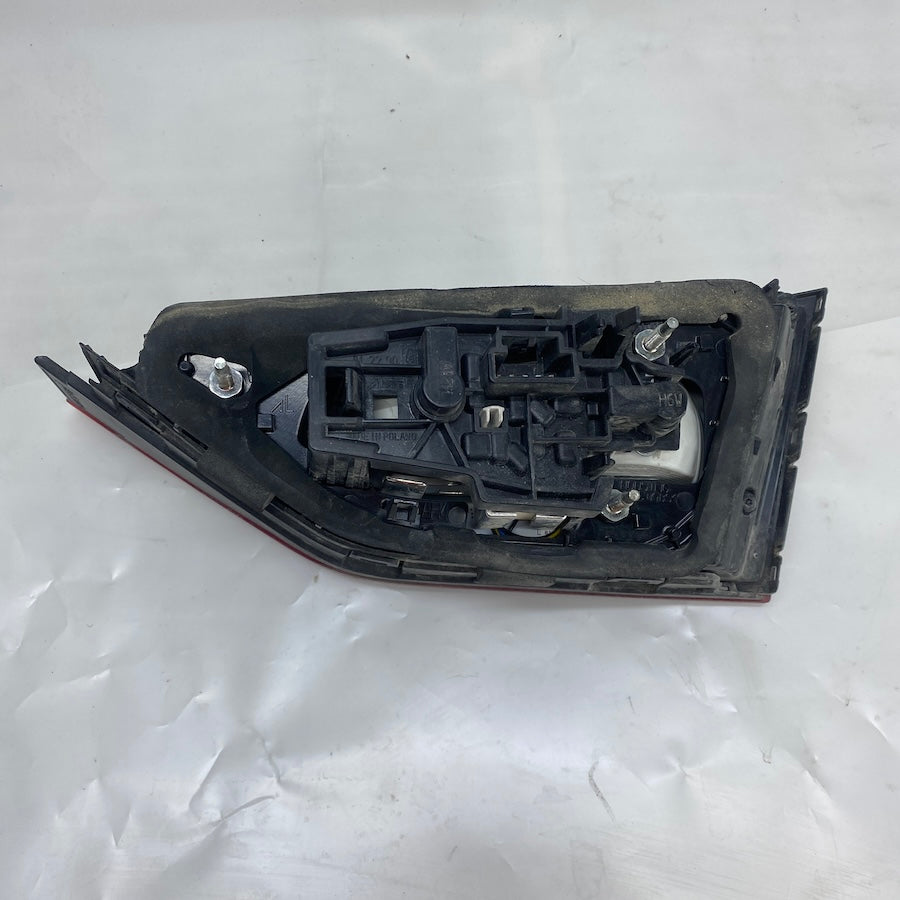 Audi A3 Sedan Sol İç Stop Lambası 8V5945093 - En Uygun Oto Parça