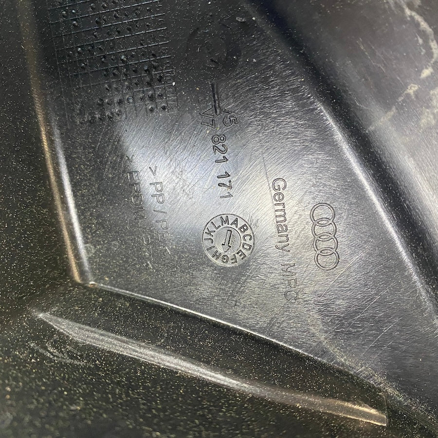 Audi A3 Sedan Sol Ön Çamurluk Davlumbazı 8V5821171G (2013-2020)
