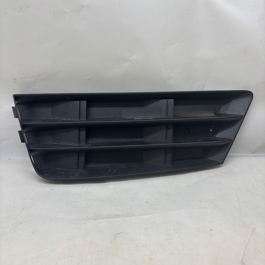 Audi A4 B9 Sağ Sis Kapağı 8WD807682B